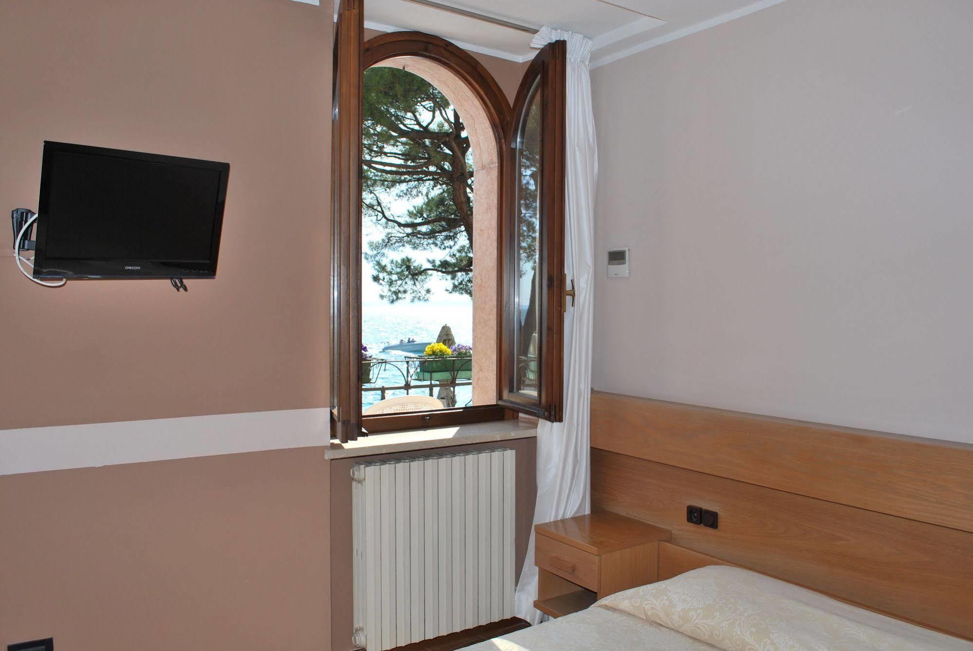 Albergo All'Ancora Garda  Eksteriør billede